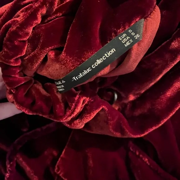 Luxe ZARA Red Burgundy Velvet Hoodie Pullover Sweatshirt - Picture 4 of 5